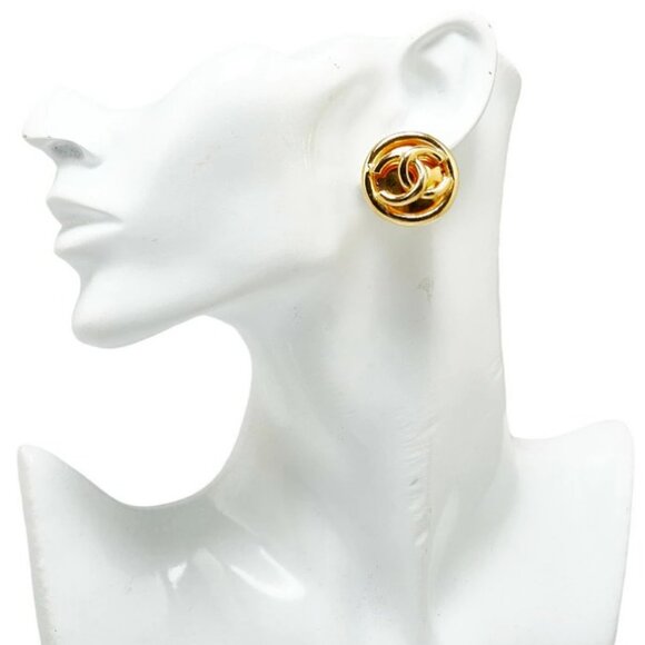 CHANEL CC Logos Round Clip-On Earrings Gold Tone 93P Auth w/Box D-222-6 - Picture 2 of 7